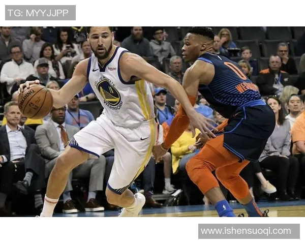 勇士与雷霆激战正酣球迷期待精彩对决再掀高潮